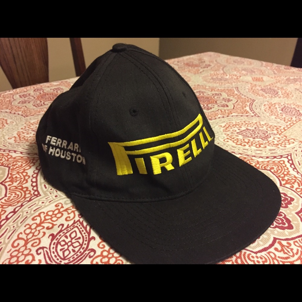 Pirelli Ferrari hat